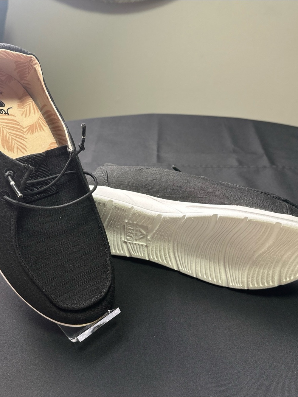 Reef Black Slip-On Loafers Women’s 8 NWOT - Picture 3 of 3